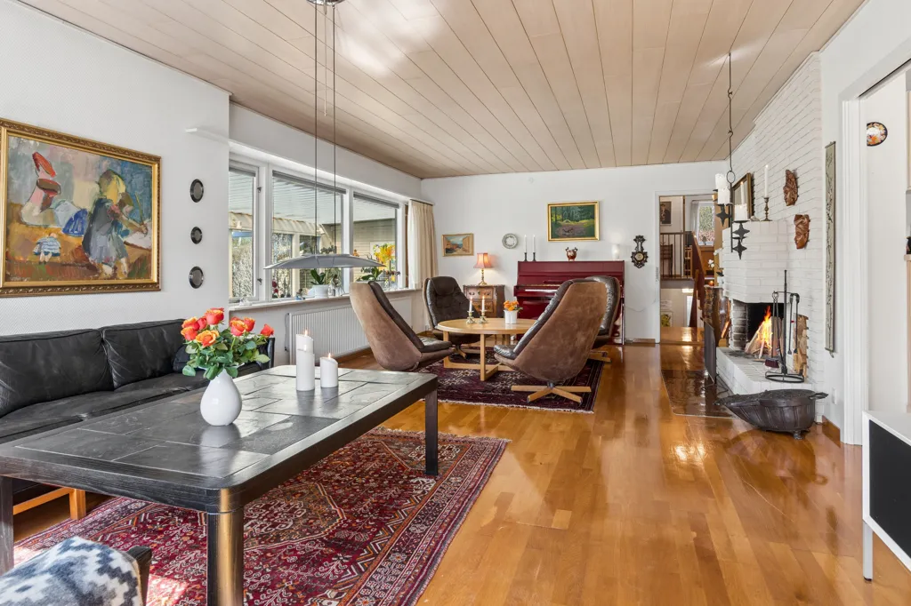 Elutuba - Charming Villa with Carport in Værløse