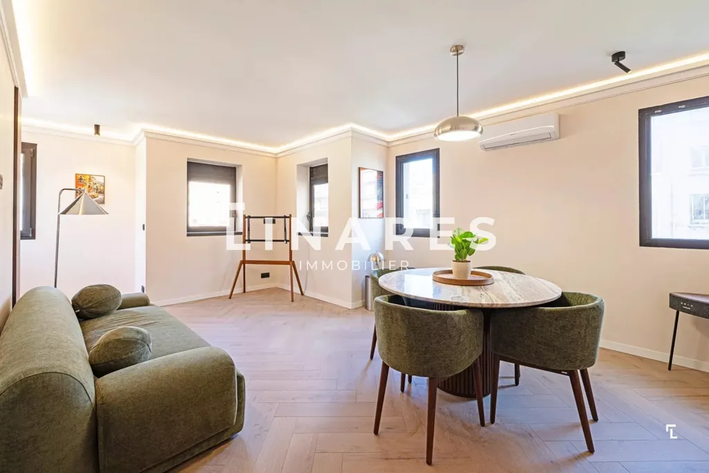 Séjour - Appartement T2 avec Balcon et Garage à Saint-Victor