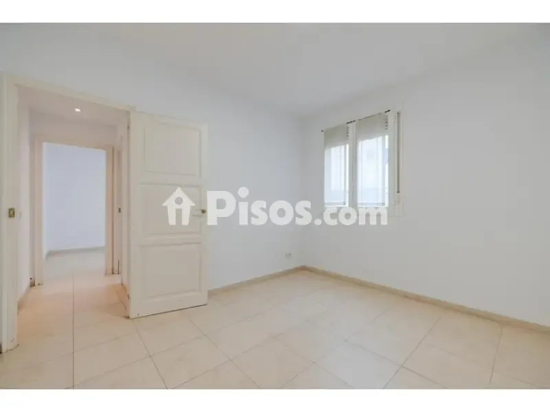 Toad - Spacious Apartment with Modern Kitchen in Girona