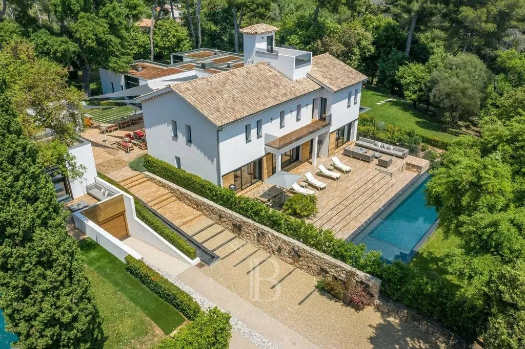 Vue aérienne - Villas Modernes avec Vue sur la Mer à Cannes
