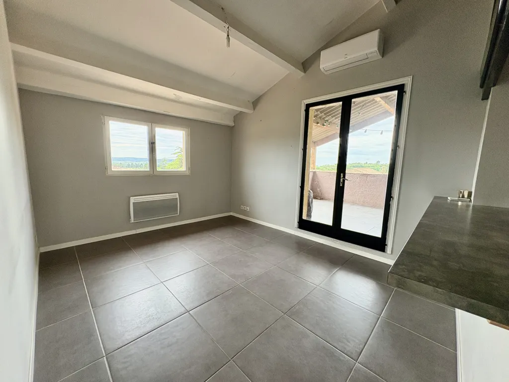 Rooms - Villa with Three Apartments and Garden in Nice Area