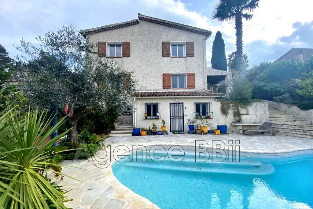 Piscine - Maison d'Hôtes avec Piscine et Vue Montagne à Nice