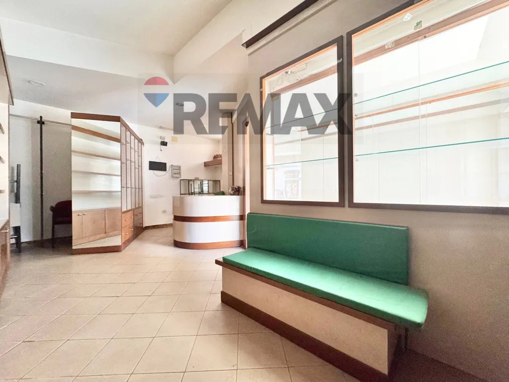 Pièces - Commercial Space with Conversion Potential in Manziana