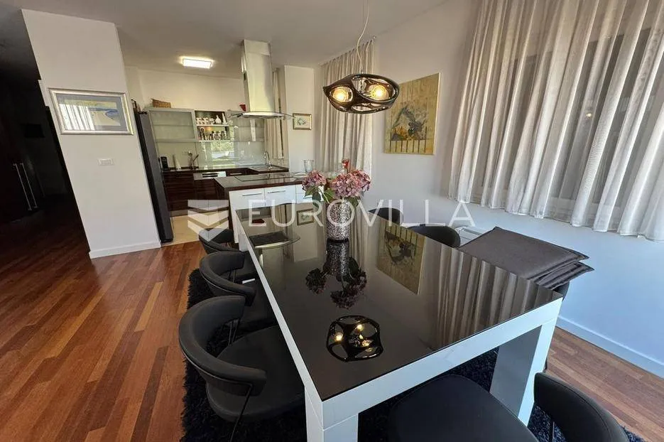 Salle à manger - Luxury Penthouse with Plot in Bol Town Centre