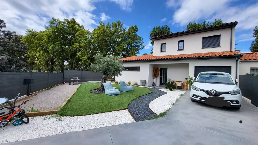 Exterior - Contemporary Villa with Pool in Saint-Cyprien