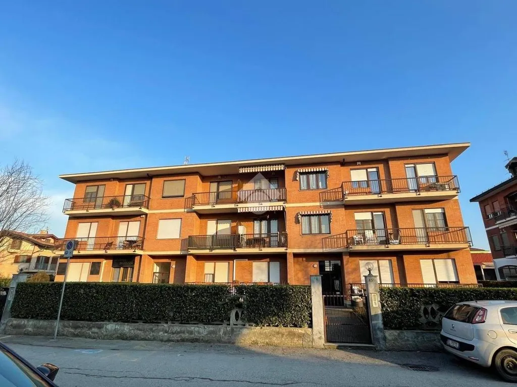 Välivaade - Three-Bedroom Flat with Balconies in Rivalta di Torino
