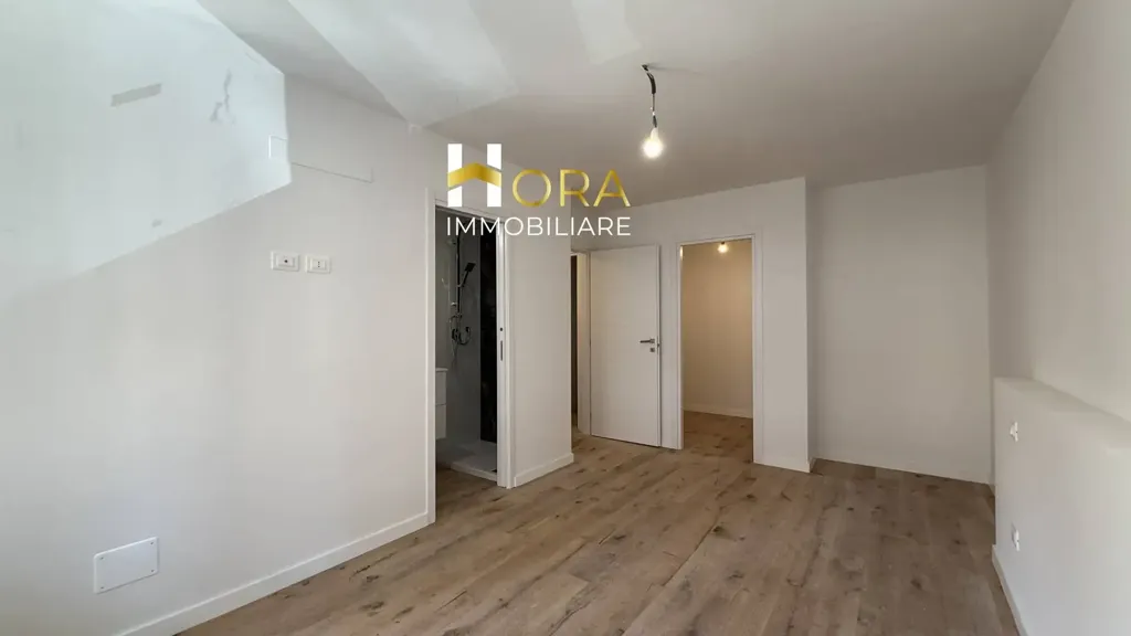 Esik - Rearranged Apartment with River View in Florence