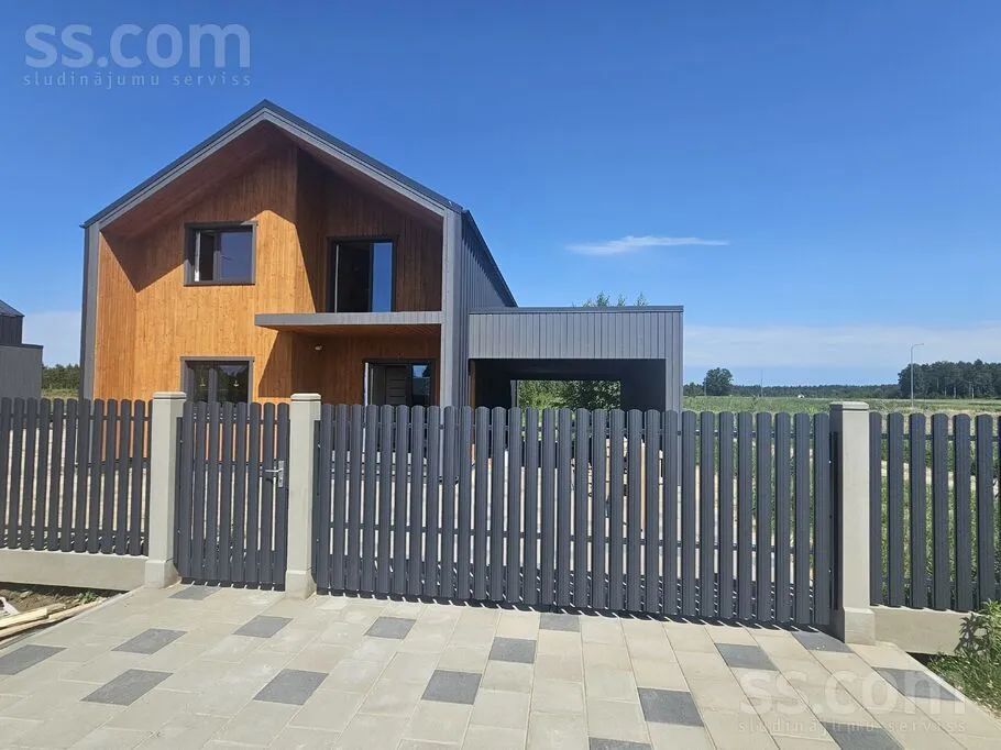 Välivaade - Two-Storey House with Terrace in Ielejas