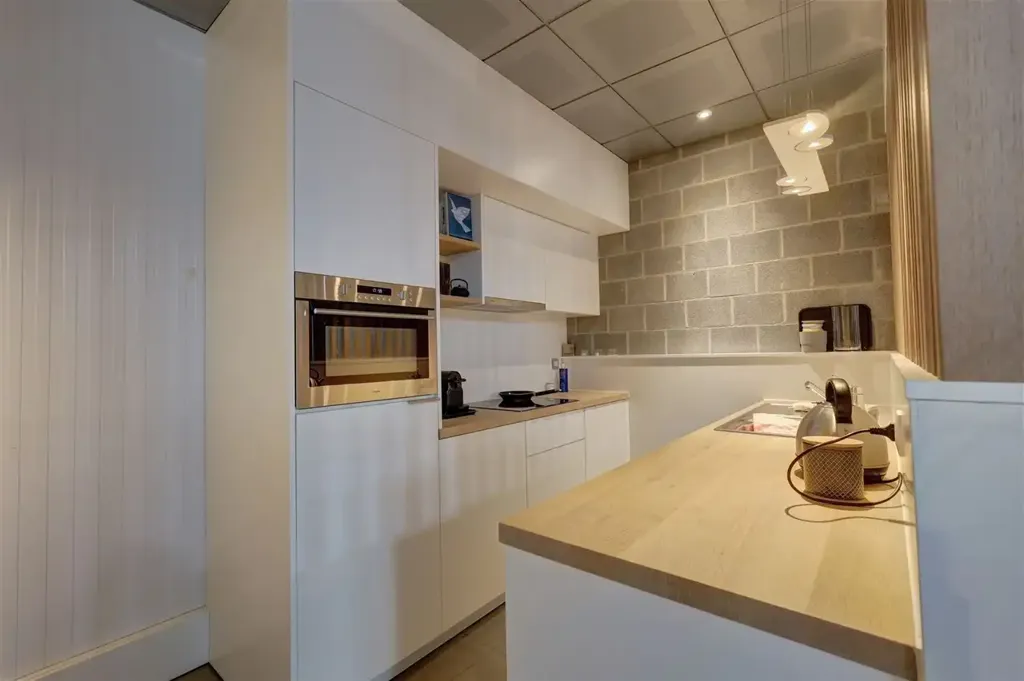 Cocina - Showroom with Water View on Dendermonde-Zele Link Road