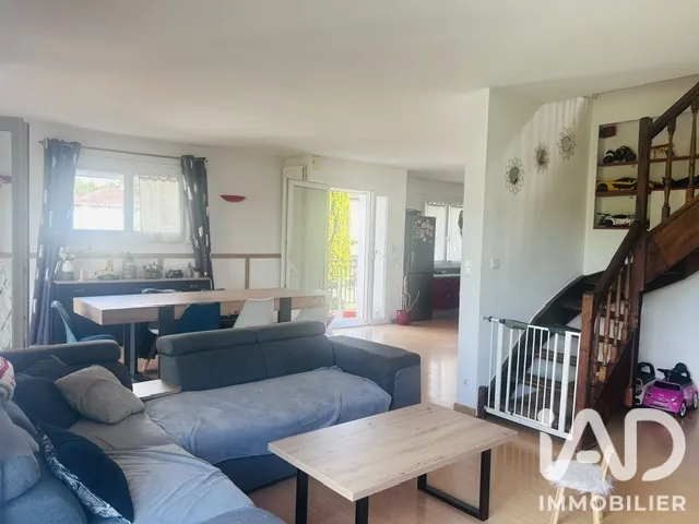 Séjour - Maison avec Terrasse et Vue Dégagée à Montluçon