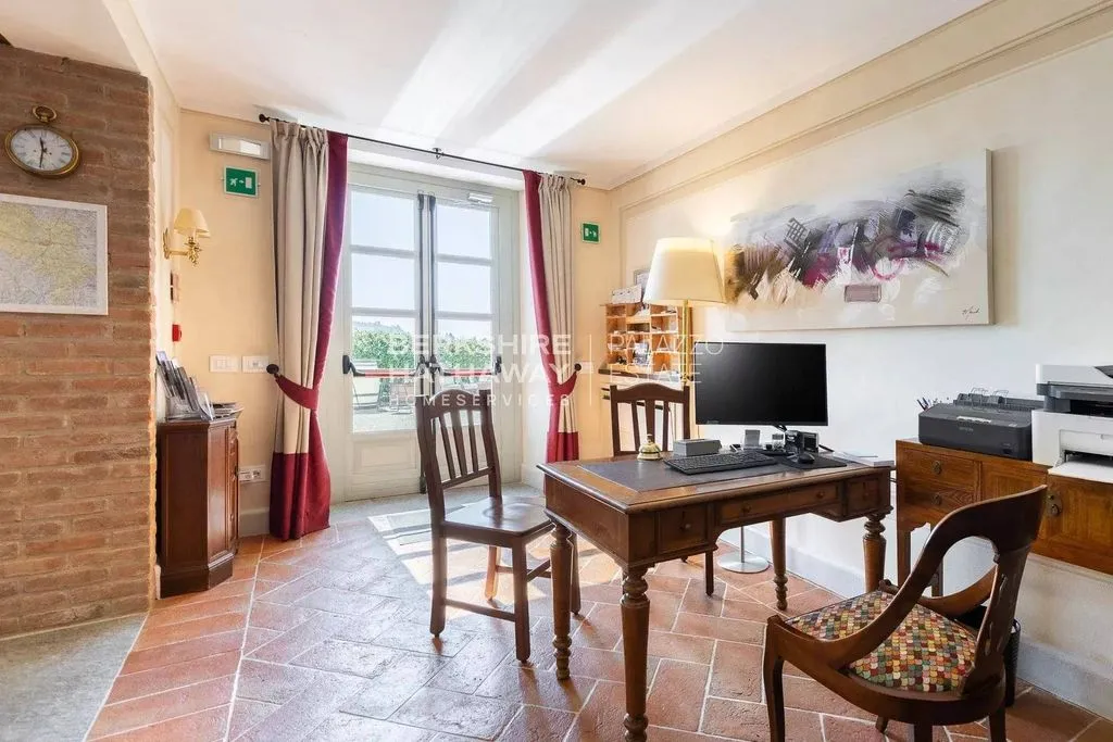 Bureau - Luxury Villa with Pool in Agliano Terme
