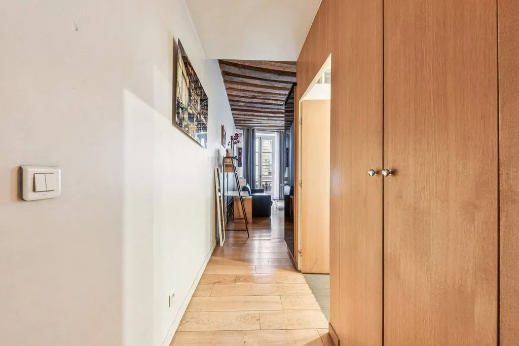 Esik - Studio Flat with Historic Charm in Saint-Germain