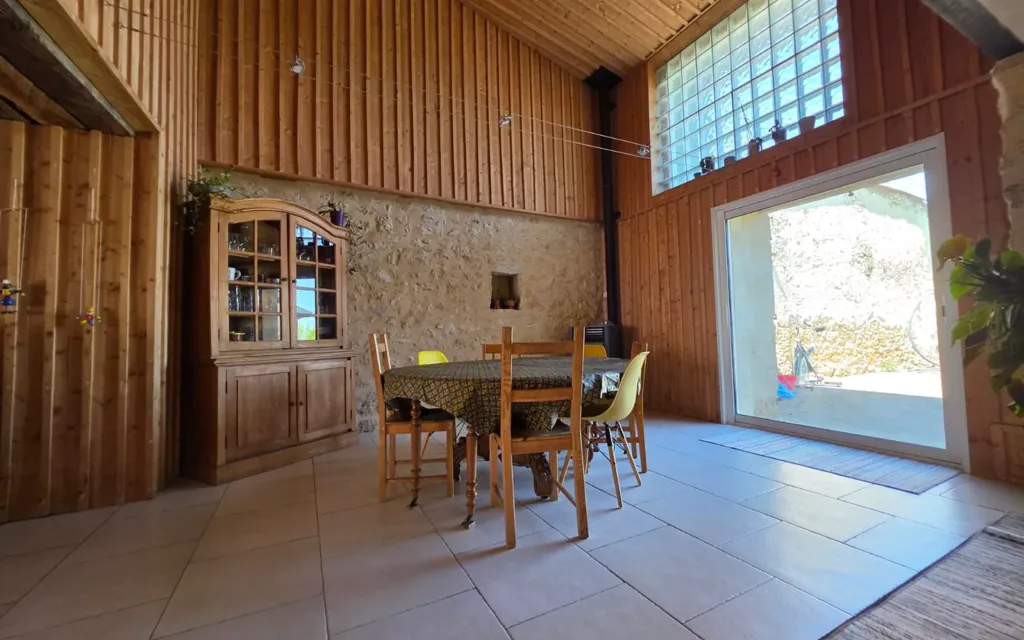 Salle à manger - Maison en Pierre Rénovée avec Piscine à Blasimon