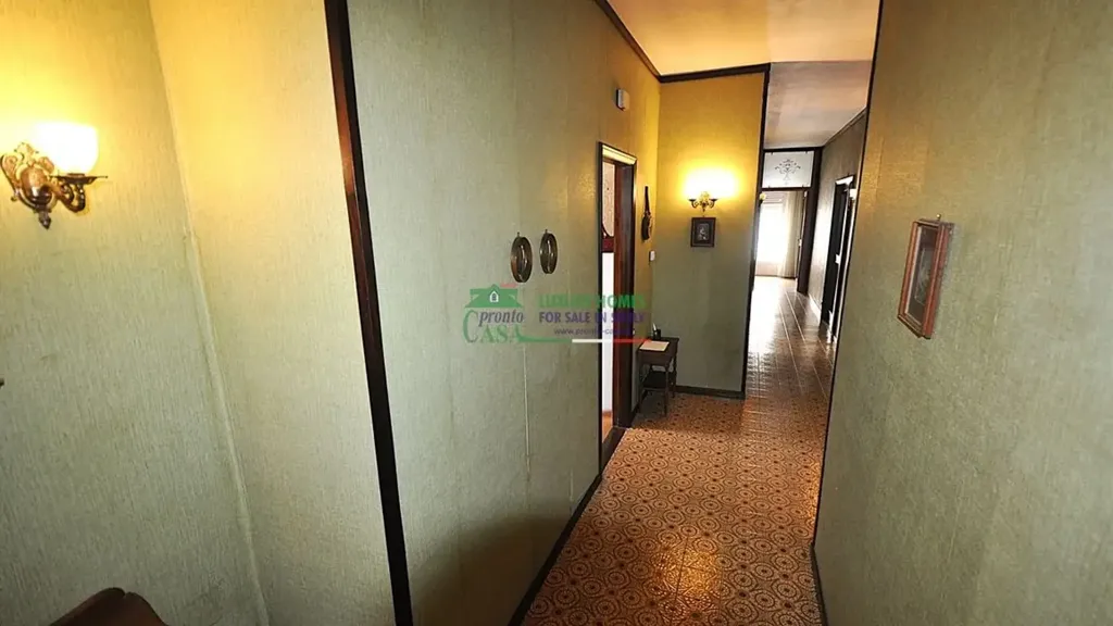 Entrée - Apartment with Perimeter Balcony in Ragusa
