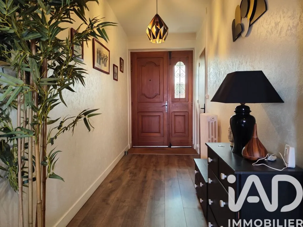Hallway - Semi-detached House with Garden in Brioude