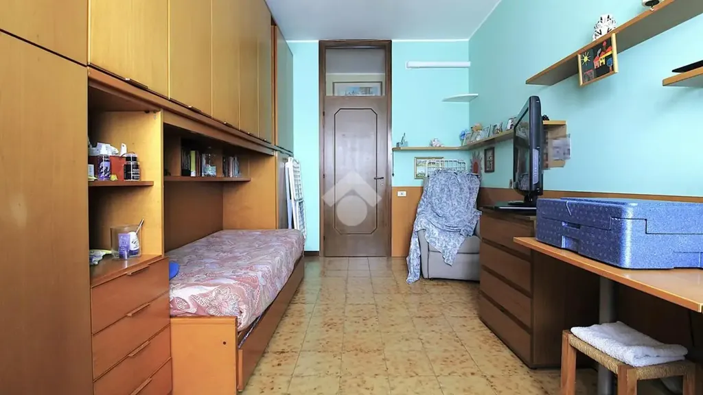 Chambres - Triplex with Triple Exposure in Agrate Brianza