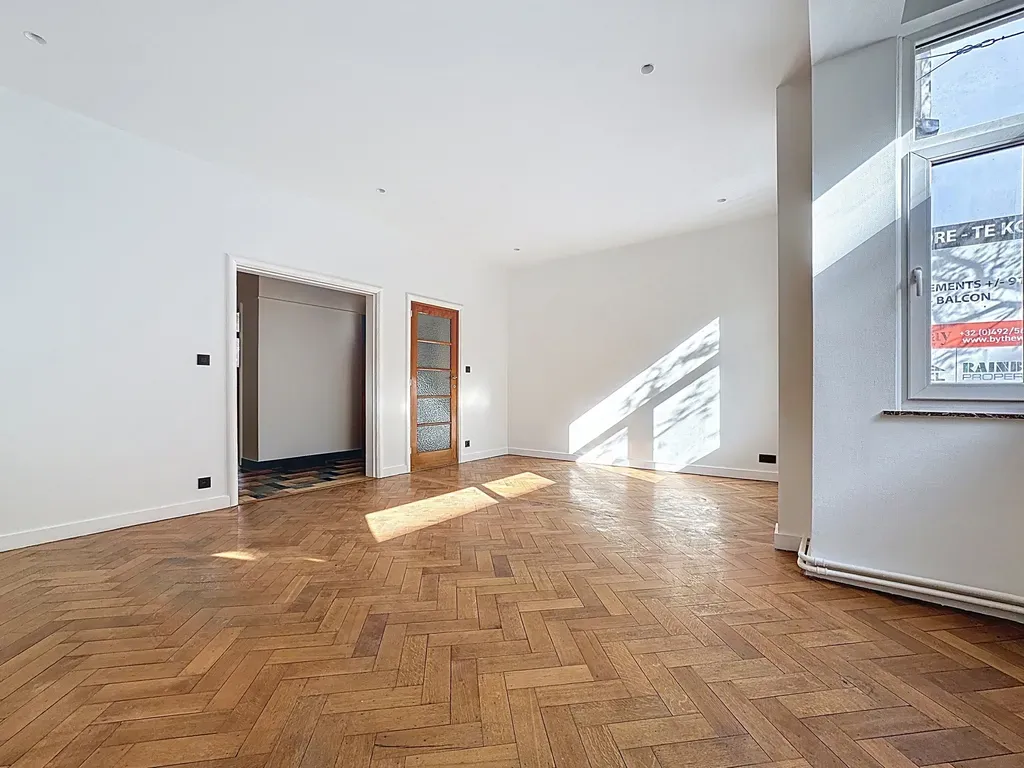 Soggiorno - Renovated 2-Bedroom Apartment in Forest
