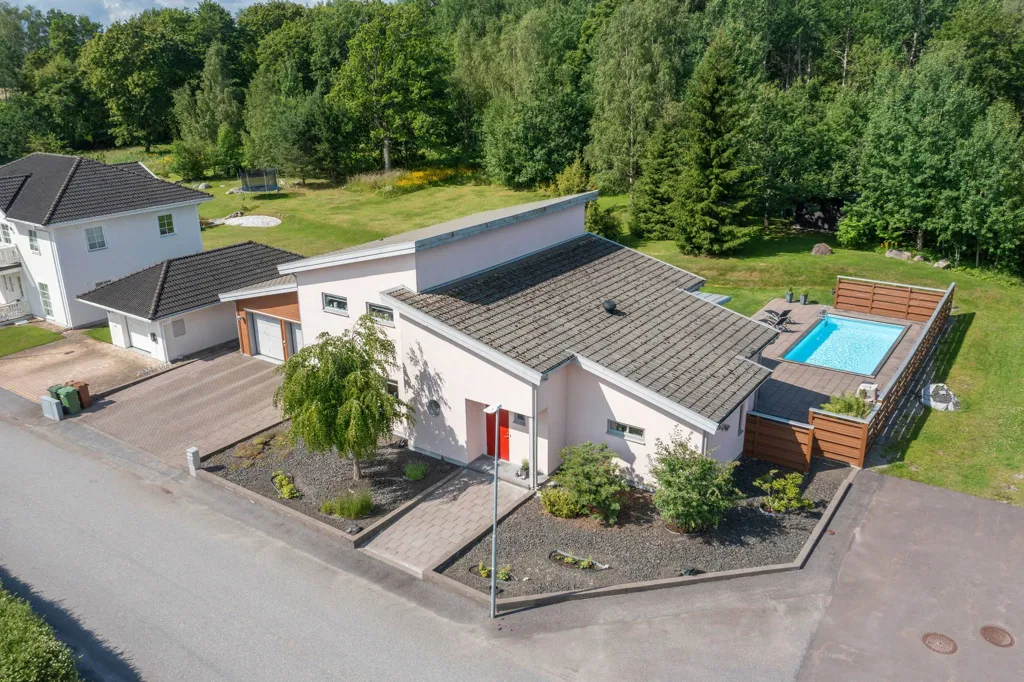 Vue aérienne - High-Quality Villa with Pool in Adolfsberg