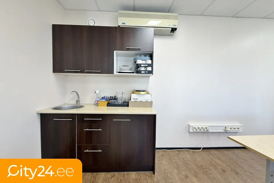 Kabinet - Office with Kitchenette in Central Courtyard