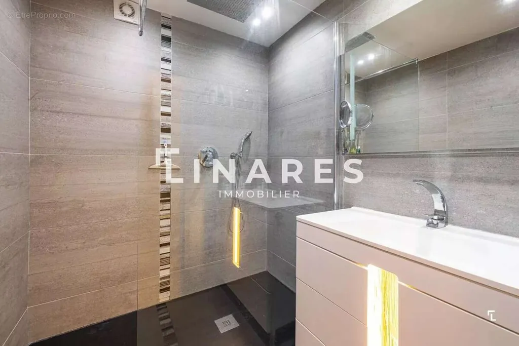 Vannitoad - Bright Apartment with Balcony in Aubagne Centre