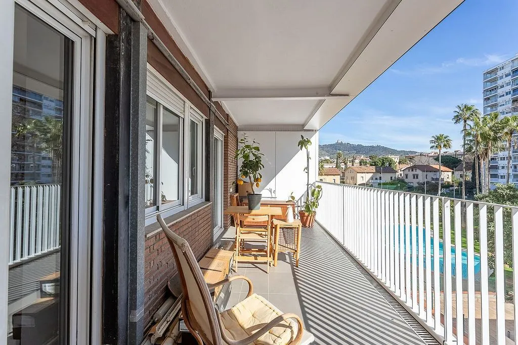 Balcony - Apartment with Pool and Terrace in Sarrià