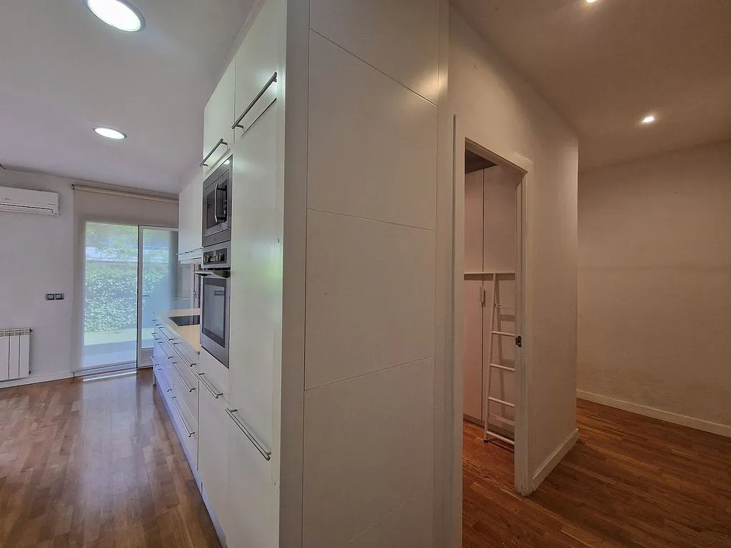 Cuisine - Modern Ground Floor Flat with Garden in Montilivi