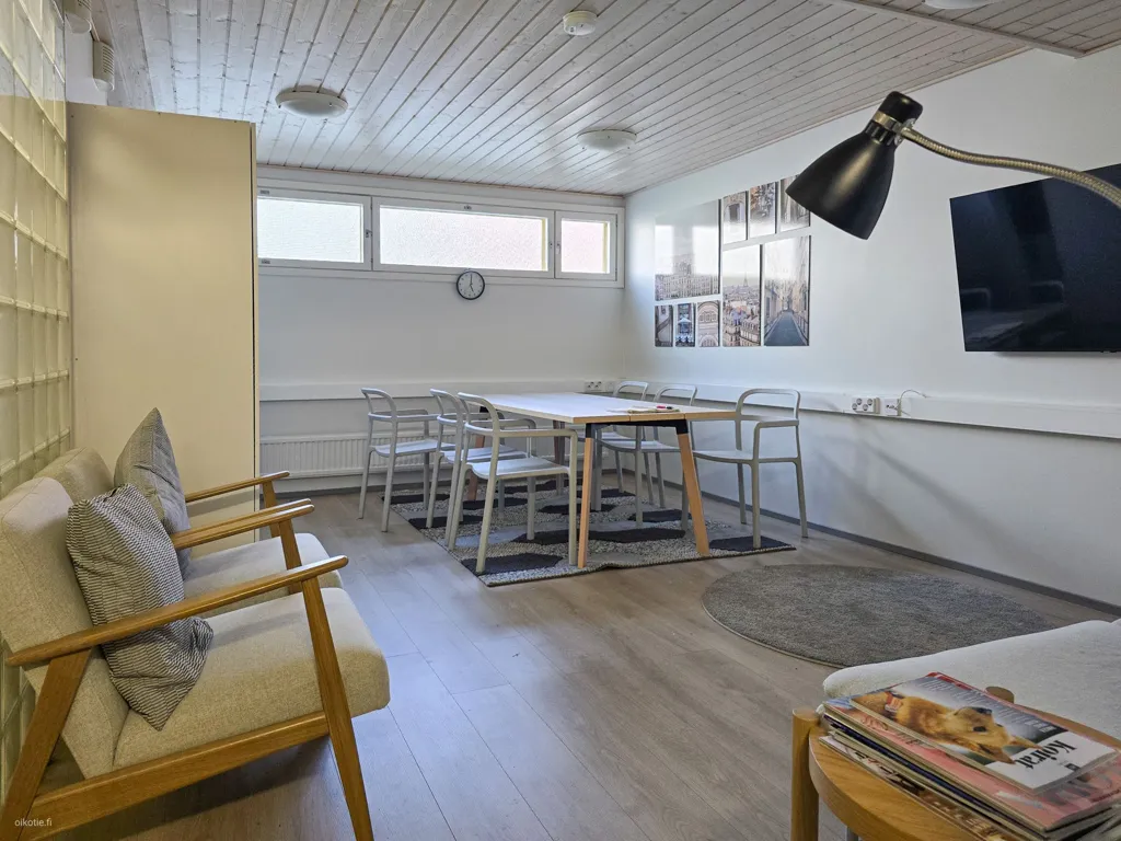 Salle à manger - Modernised Studio with Balcony in Koskela, Helsinki