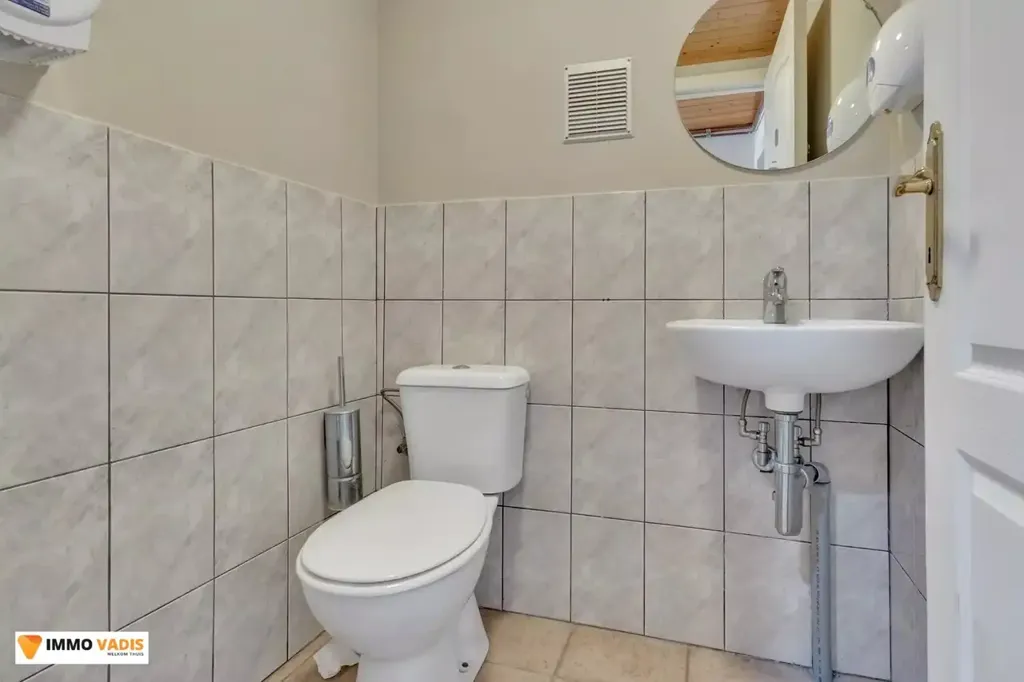 Salles de bain - Handelshuis avec Emplacement Commercial à Bilzen