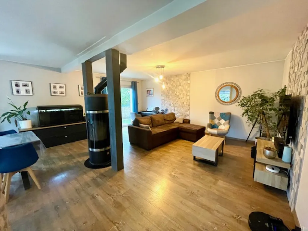Elutuba - Contemporary House with Pool in La Meignanne