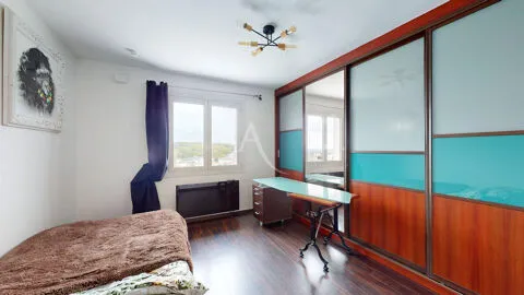 Chambres - Maison avec Piscine et Balcon-terrasse au Plessis-Robinson