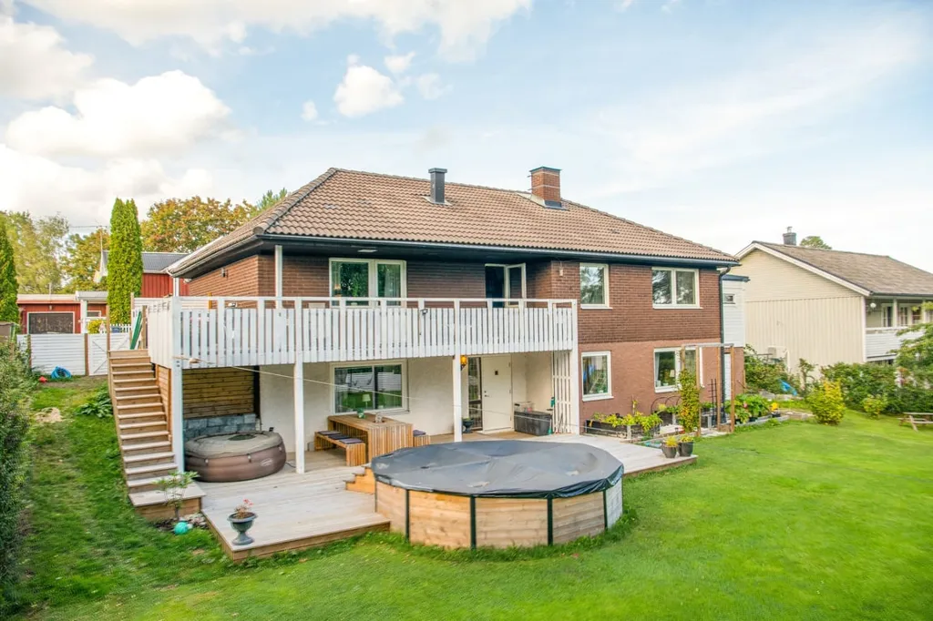 Jardin - Souterrain Villa with Garden on Quiet Street