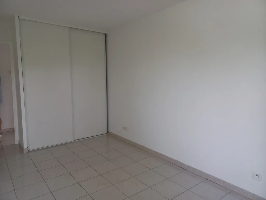 Toad - 3-Bedroom Apartment with Balcony in Vichy