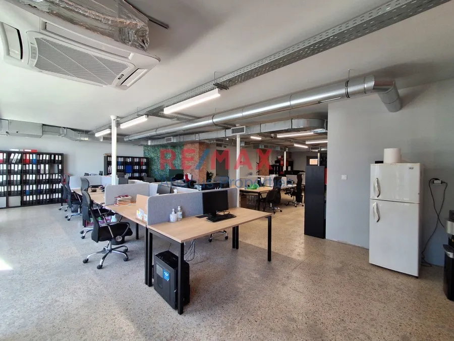 Studio - Commercial Space with Harbour View in Piraeus