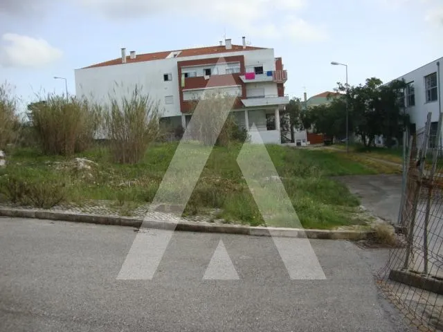 Jardin - Housing Plot with Commercial Potential in Buarcos
