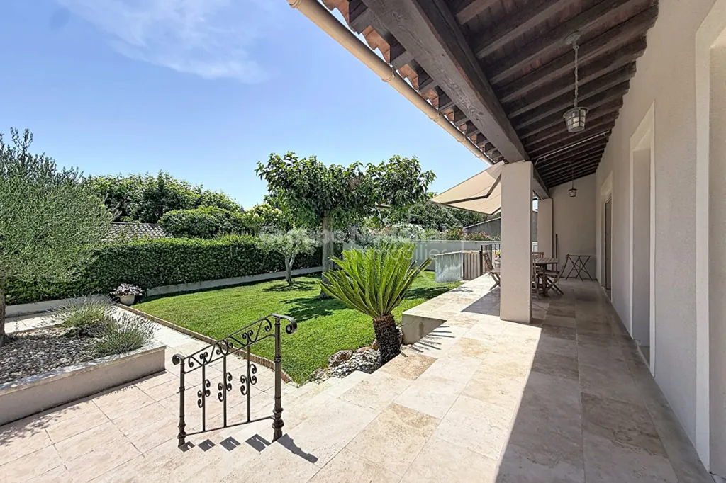 Terrace - Renovated Villa with Pool in Cheval-Blanc