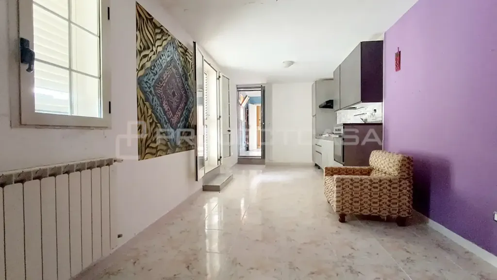 Esik - Independent House with Garden in Scorrano