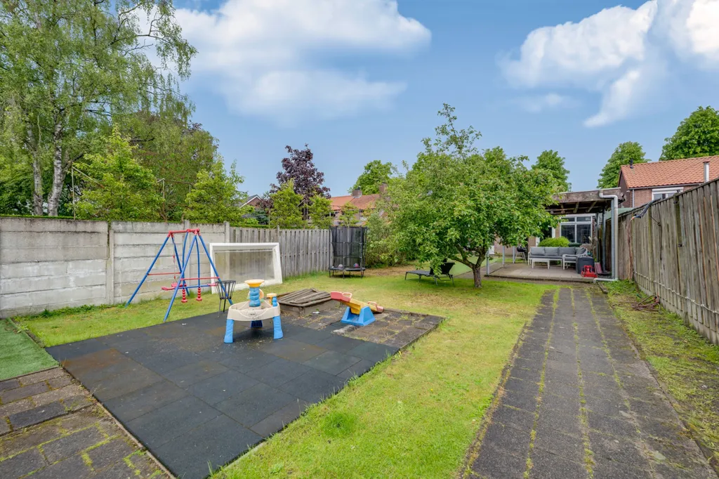 Jardin - Two-Storey House with Garden in Rijen
