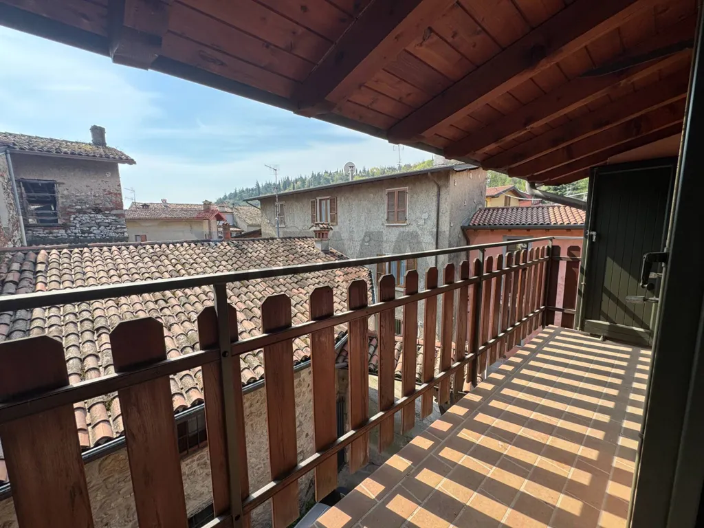 Balcony - Independent House with Private Courtyard in Gavardo