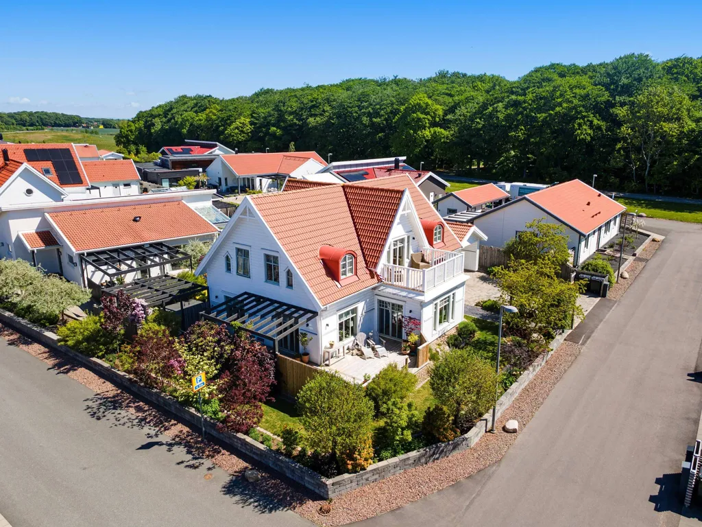 Õhuvaade - Charming Villa with Pool in Suburban Area
