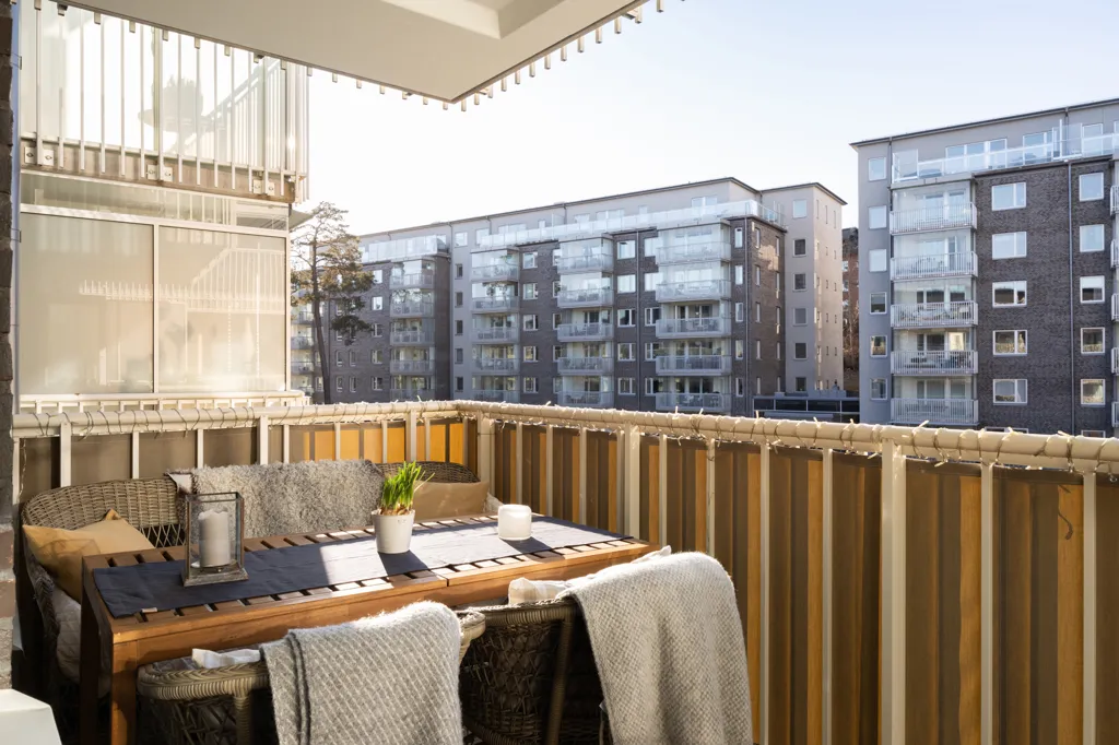 Balcon - 55+ Apartment with Two Balconies in Nockeby Backe