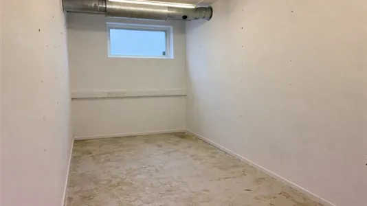 Toad - Office Space with Large Cellar in Brøndby
