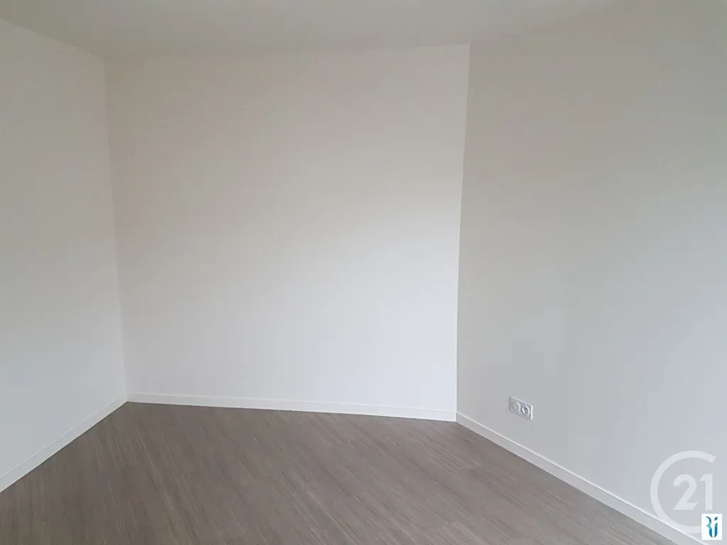 Toad - 3-Piece Flat with Balcony in Rouen