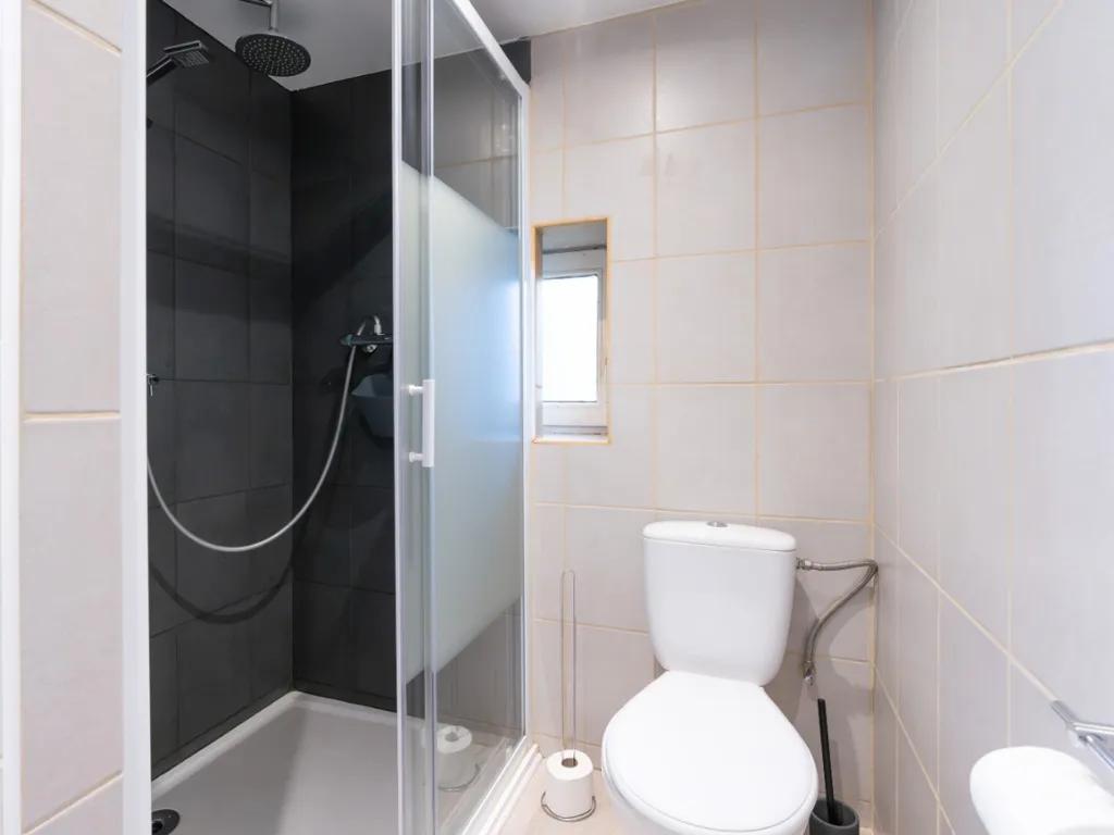 Salles de bain - Chalet de 2 Chambres sur un Grand Terrain à Neffe – Bastogne