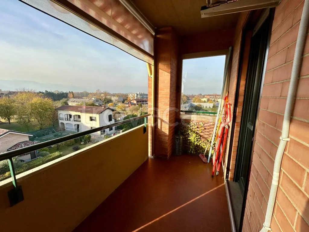 Balcon - Bright Apartment with Balcony in Borgaro Torinese