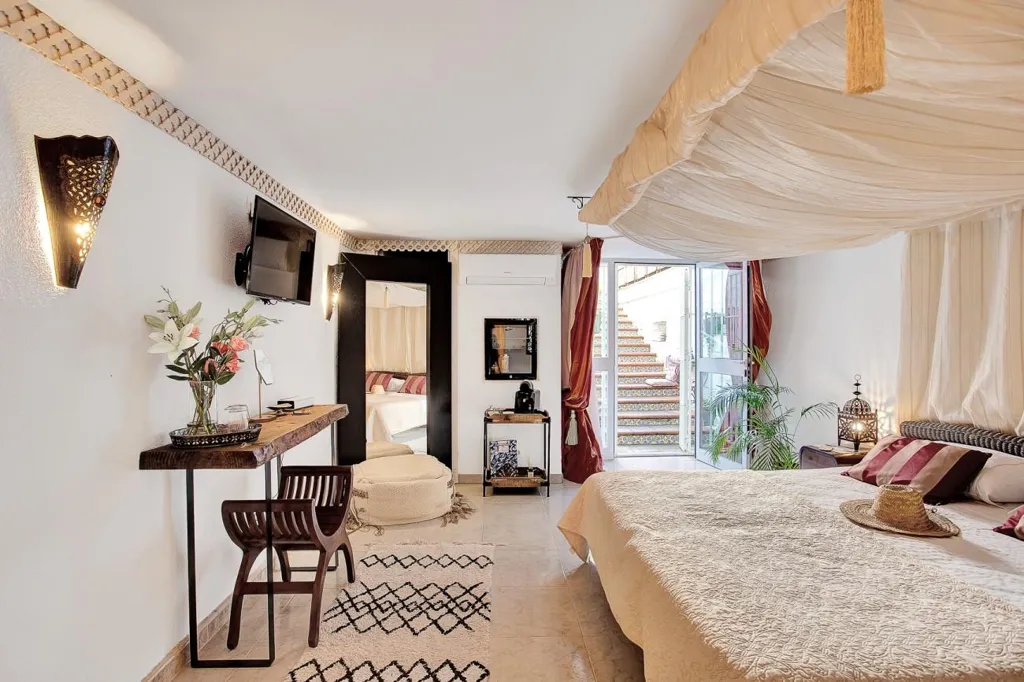 Chambres - Detached Villa with Pool in Marbella's Casco Antiguo