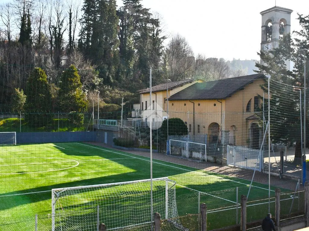 Jardin - Bright 3-Room Apartment with Balcony in Como
