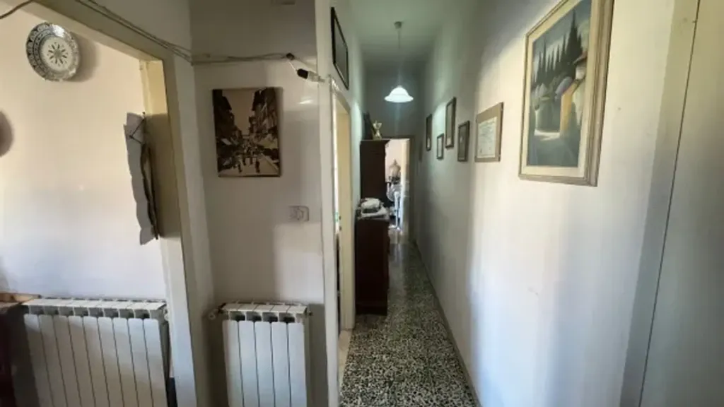 Entrée - Three-Bedroom Apartment with Terrace in Signa