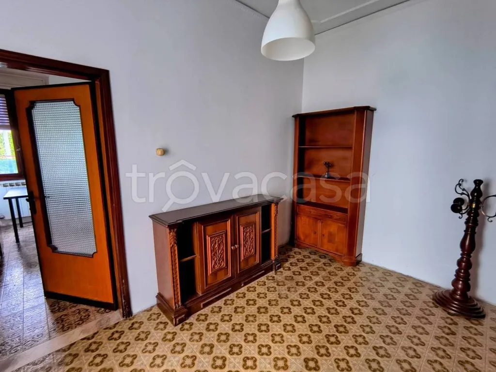 Esik - Characterful Villa to Restore with Garden in Padova