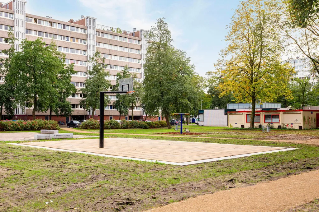 Jardin - 4-Bedroom Apartment with Balcony in Overvecht