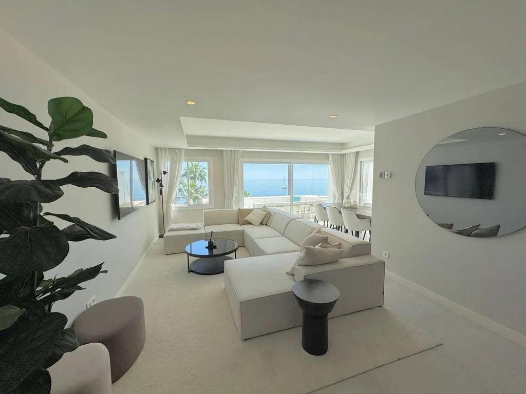 Séjour - Frontline Duplex Penthouse with Sea View in Estepona